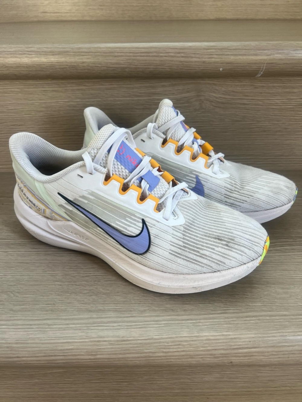 Nike Air Zoom Winflo 9 Premium 'Back In A Wink'WOMEN'S Size 9.5
